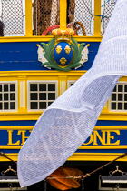 La pose de la mâture de l'Hermione à rochefort © Philip Plisson / Plisson La Trinité / AA37015 - Nos reportages photos - Mâture