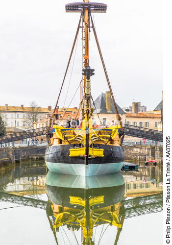 La pose de la mâture de l'Hermione à rochefort - © Philip Plisson / Plisson La Trinité / AA37025 - Nos reportages photos - Elément d'un bateau