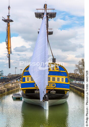 La pose de la mâture de l'Hermione à rochefort - © Philip Plisson / Plisson La Trinité / AA37028 - Nos reportages photos - Elément d'un bateau