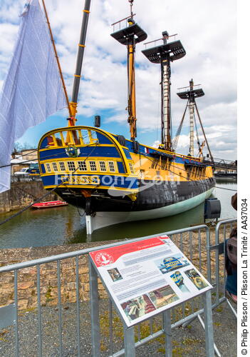 The installation of the masts of the Hermione, Rochefort - © Philip Plisson / Plisson La Trinité / AA37034 - Photo Galleries - Elements of boat