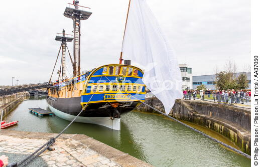 La pose de la mâture de l'Hermione à rochefort - © Philip Plisson / Plisson La Trinité / AA37050 - Nos reportages photos - Elément d'un bateau