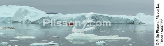 Late summer on the west coast of Greenland [AT] - © Philip Plisson / Plisson La Trinité / AA37066 - Photo Galleries - Iceberg