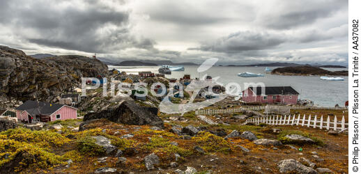 Fin d'été sur la côte ouest du Groenland - © Philip Plisson / Plisson La Trinité / AA37082 - Nos reportages photos - Village