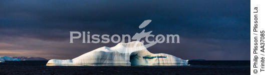 Late summer on the west coast of Greenland [AT] - © Philip Plisson / Plisson La Trinité / AA37085 - Photo Galleries - Iceberg