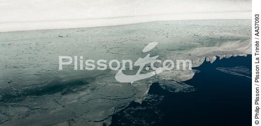 Late summer on the west coast of Greenland [AT] - © Philip Plisson / Plisson La Trinité / AA37093 - Photo Galleries - Iceberg