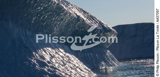 Late summer on the west coast of Greenland [AT] - © Philip Plisson / Plisson La Trinité / AA37097 - Photo Galleries - Iceberg