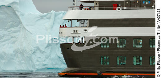 Fin d'été sur la côte ouest du Canada - © Philip Plisson / Plisson La Trinité / AA37123 - Nos reportages photos - Iceberg