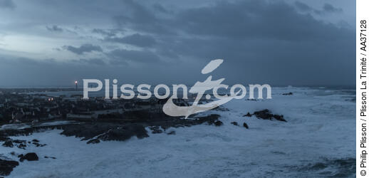 Tempête Petra sur Saint Guénolé - © Philip Plisson / Plisson La Trinité / AA37128 - Nos reportages photos - Environnement