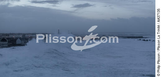 Storm Petra, Saint Guénolé,Brittany. - © Philip Plisson / Plisson La Trinité / AA37135 - Photo Galleries - Sea
