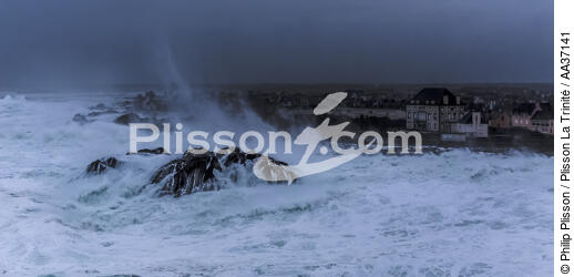 Tempête Petra sur Saint Guénolé - © Philip Plisson / Plisson La Trinité / AA37141 - Nos reportages photos - Tempêtes