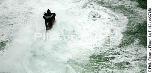 Petra stormon la Vieille lighthouse - © Philip Plisson / Plisson La Trinité / AA37150 - Photo Galleries - Weather