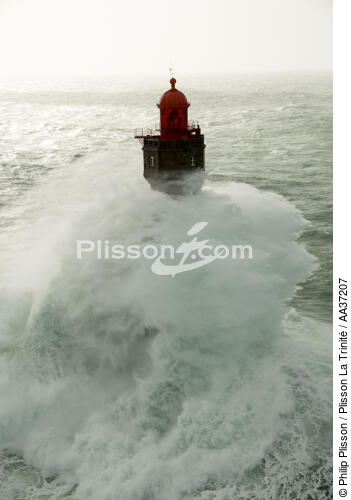 Tempête Petra sur le phare de la Jument - © Philip Plisson / Plisson La Trinité / AA37207 - Nos reportages photos - Finistère