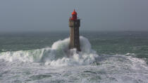 La Jument lighthouse © Philip Plisson / Plisson La Trinité / AA37215 - Photo Galleries - Storm at sea