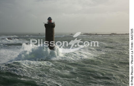 Kéréon lighthouse - © Philip Plisson / Plisson La Trinité / AA37225 - Photo Galleries - Rough seas