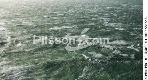 The Fromveur passage - © Philip Plisson / Plisson La Trinité / AA37229 - Photo Galleries - Storms