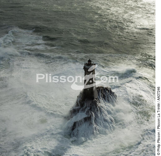 Petra Storm on La Vieille lighthouse - © Philip Plisson / Plisson La Trinité / AA37246 - Photo Galleries - Square format
