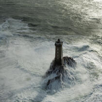 Petra Storm on La Vieille lighthouse © Philip Plisson / Plisson La Trinité / AA37246 - Photo Galleries - Finistère