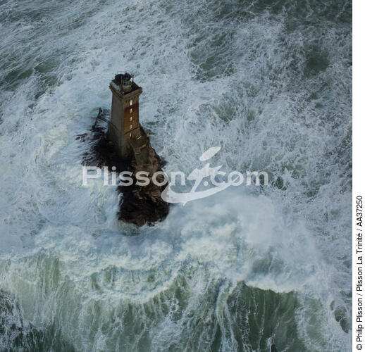 Petra Storm on La Vieille lighthouse - © Philip Plisson / Plisson La Trinité / AA37250 - Photo Galleries - Storm at sea