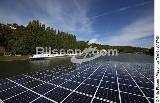 Planet Solar - © Philip Plisson / Plisson La Trinité / AA37404 - Nos reportages photos - Motonautisme