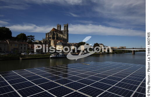 Planet Solar - © Philip Plisson / Plisson La Trinité / AA37405 - Nos reportages photos - Seine [la]