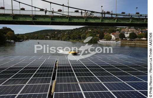Planet Solar - © Philip Plisson / Plisson La Trinité / AA37406 - Nos reportages photos - Catamaran solaire