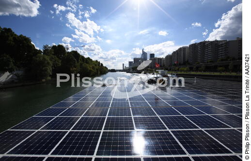 Planet Solar - © Philip Plisson / Plisson La Trinité / AA37421 - Nos reportages photos - Hydrologie