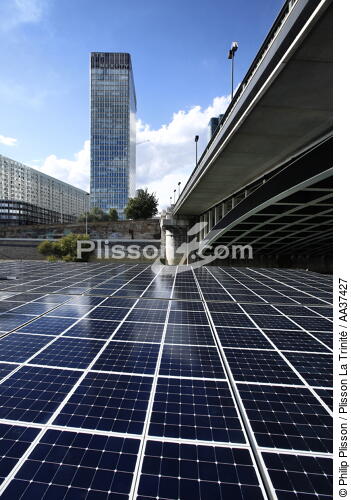 Planet Solar - © Philip Plisson / Plisson La Trinité / AA37427 - Photo Galleries - Seine [The]