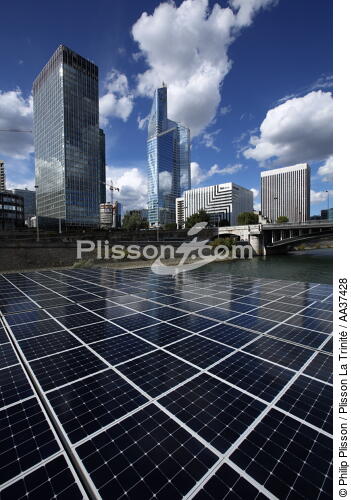 Planet Solar - © Philip Plisson / Plisson La Trinité / AA37428 - Nos reportages photos - Catamaran solaire