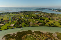 Sant'Erasmo island © Philip Plisson / Plisson La Trinité / AA37479 - Photo Galleries - Aerial shot