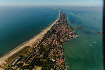 l'ïle du Lido qui protège la lagune de Venise © Philip Plisson / Plisson La Trinité / AA37499 - Nos reportages photos - Horizontal