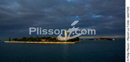 San Lazzaro - © Philip Plisson / Plisson La Trinité / AA37539 - Nos reportages photos - La Lagune de Venise