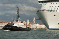 Traffic des paquebots à Venise © Philip Plisson / Plisson La Trinité / AA37703 - Nos reportages photos - Traffic maritime dans la lagune de Venise