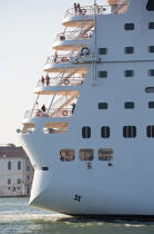 Traffic ship in Venice © Philip Plisson / Plisson La Trinité / AA37704 - Photo Galleries - Vertical