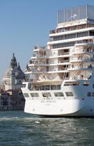 Traffic des paquebots à Venise © Philip Plisson / Plisson La Trinité / AA37705 - Nos reportages photos - Vertical