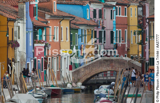 Island of Burano [AT] - © Philip Plisson / Plisson La Trinité / AA37777 - Photo Galleries - Canaval of Venice