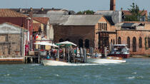 The island of Murano [AT] © Philip Plisson / Plisson La Trinité / AA37785 - Photo Galleries - Canaval of Venice