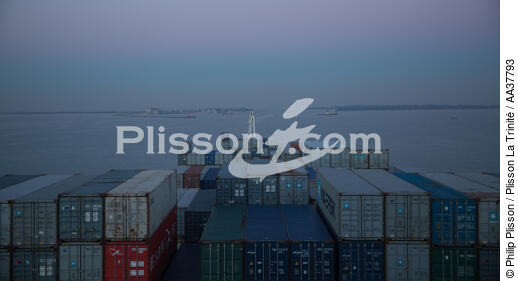 Traffic maritime dans la lagune de Venise - © Philip Plisson / Plisson La Trinité / AA37793 - Nos reportages photos - Porte-conteneurs