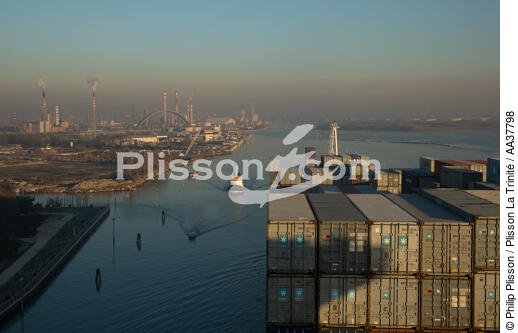 Traffic maritime dans la lagune de Venise - © Philip Plisson / Plisson La Trinité / AA37798 - Nos reportages photos - Porte-conteneurs