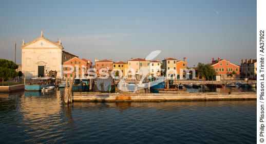 Pellestrina in the Venice lagoon [AT] - © Philip Plisson / Plisson La Trinité / AA37922 - Photo Galleries - Site of interest [It]