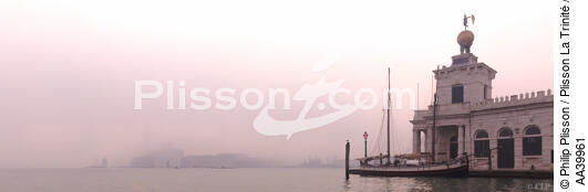 Brume sur Venise - © Philip Plisson / Plisson La Trinité / AA39961 - Nos reportages photos - Ville [It]