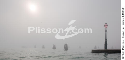 Brume sur Venise - © Philip Plisson / Plisson La Trinité / AA39963 - Nos reportages photos - Ciel