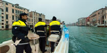 The Venetian police © Philip Plisson / Plisson La Trinité / AA39968 - Photo Galleries - The Grand Canal