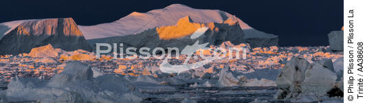 On the west coast of Greenland - © Philip Plisson / Plisson La Trinité / AA38608 - Photo Galleries - Horizontal panoramic