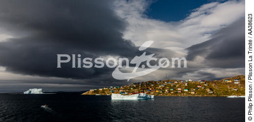Sur la côte ouest du Groenland - © Philip Plisson / Plisson La Trinité / AA38623 - Nos reportages photos - Vue non aérienne