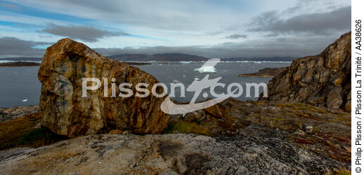 Sur la côte ouest du Groenland - © Philip Plisson / Plisson La Trinité / AA38626 - Nos reportages photos - Vue non aérienne