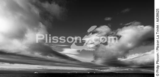 Sur la côte ouest du Groenland - © Philip Plisson / Plisson La Trinité / AA38625 - Nos reportages photos - Vue non aérienne
