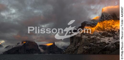 Sur la côte ouest du Groenland - © Philip Plisson / Plisson La Trinité / AA38587 - Nos reportages photos - Vue non aérienne