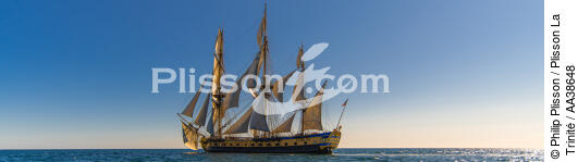 L'Hermione en navigation - © Philip Plisson / Plisson La Trinité / AA38648 - Nos reportages photos - Panoramique horizontal