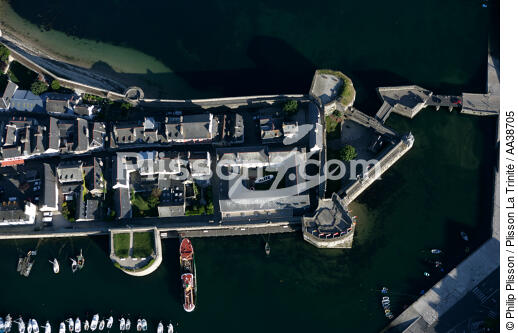 Concarneau - la Ville-close et le Musée de la Pêche - © Philip Plisson / Plisson La Trinité / AA38705 - Nos reportages photos - Vue aérienne