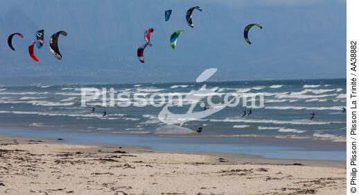 Muizenberg beach - © Philip Plisson / Plisson La Trinité / AA38882 - Photo Galleries - Kitesurfing
